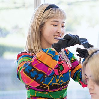 専門性の高いカリキュラム　大村美容ファッション専門学校