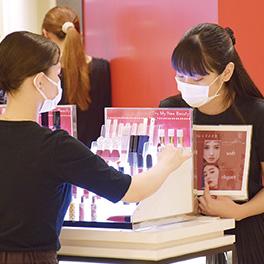 カリキュラム　接客実践(博多阪急)　大村美容ファッション専門学校