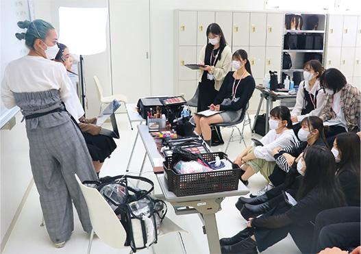 現役メイクアップアーティストによる特別授業　大村美容ファッション専門学校