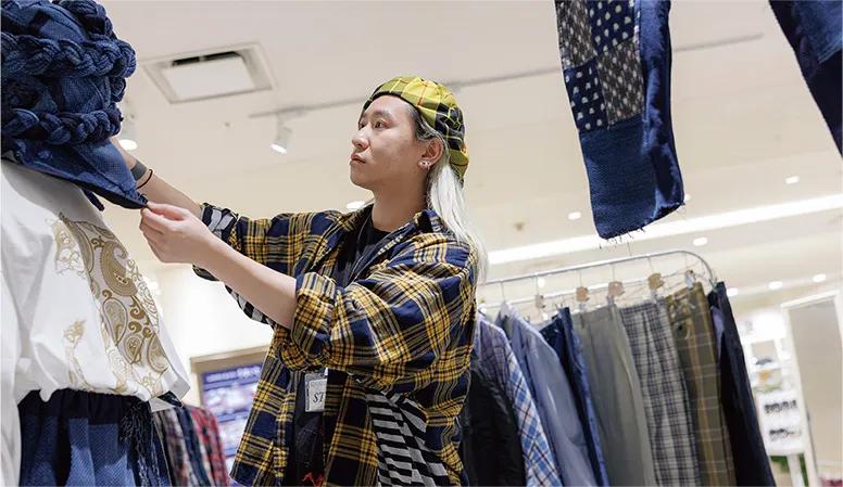 常設テナントでの販売　大村美容ファッション専門学校