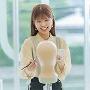 メイクアップをたっぷり学べる2年間　大村美容ファッション専門学校