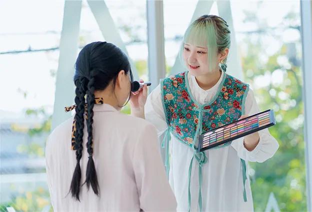 美容科　ヘアメイクアップアーティストコース　大村美容ファッション専門学校