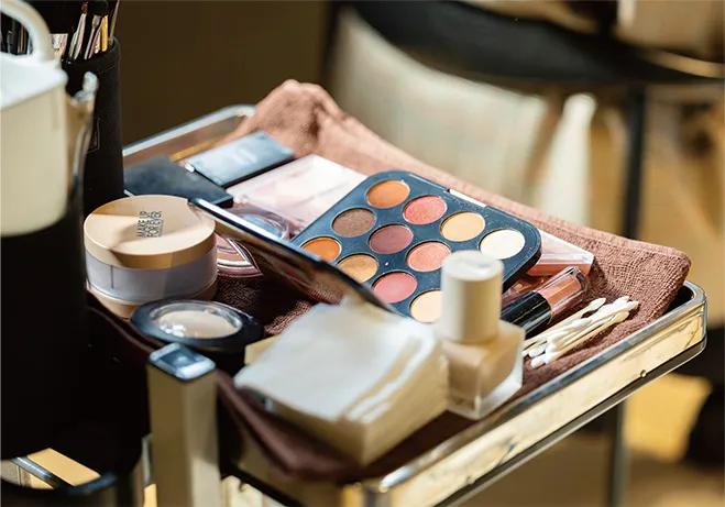 日本トップレベルの実習サロン　大村美容ファッション専門学校