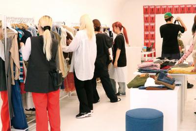 POP-UP SHOPで販売 ファッション科 トータルファッションコース　大村美容ファッション専門学校