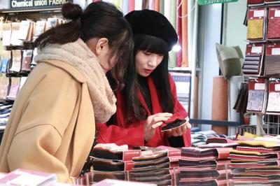 作品製作のための材料を購入 ファッション科 作品製作のための材料を購入