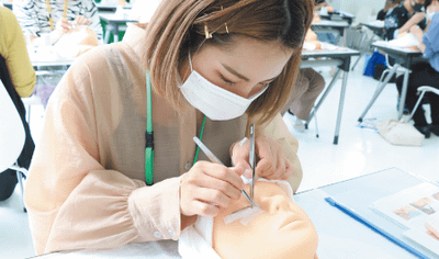 まつ毛エクステンション | 美容科 | 美容専門学校は大村美容ファッション専門学校
