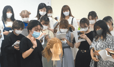 外部講師授業 (ヘアメイク) | 美容科 | 美容専門学校は大村美容ファッション専門学校