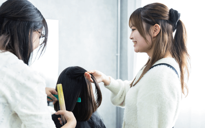 他校とインターンシップのレベルが違う！芸能人も訪れる東京のトップサロンで実践的に学ぶ。 | トップスタイリスト科 | 美容専門学校は大村美容ファッション専門学校