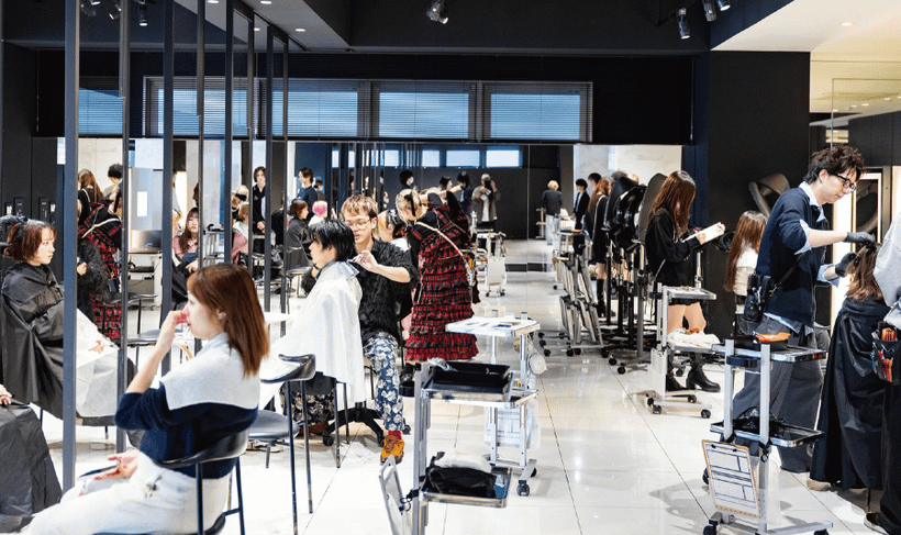 スキルも度胸も成長し、他校のライバルに圧倒的な差をつける！ | トップスタイリスト科 | 美容専門学校は大村美容ファッション専門学校