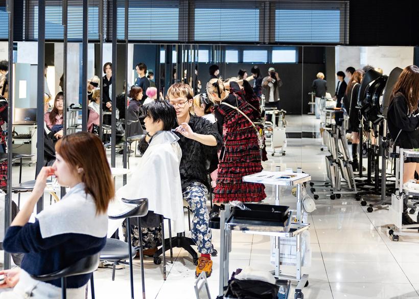 日本トップレベルの実習サロン　大村美容ファッション専門学校