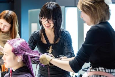 日本トップレベルの実習サロン　大村美容ファッション専門学校