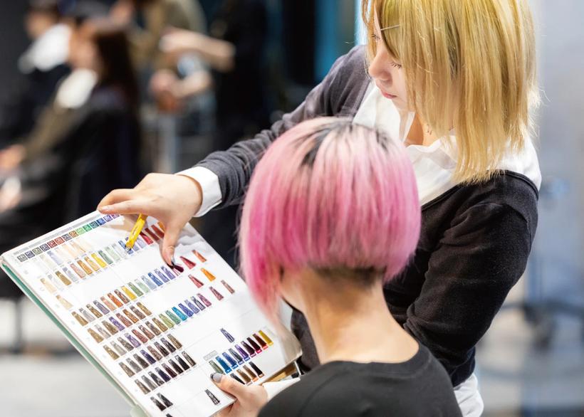 日本トップレベルの実習サロン　大村美容ファッション専門学校