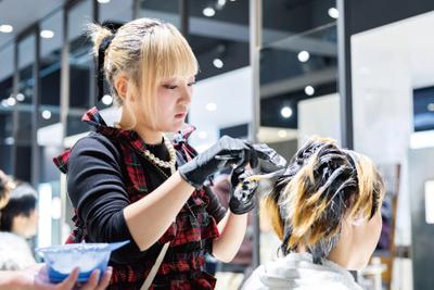 日本トップレベルの実習サロン　大村美容ファッション専門学校