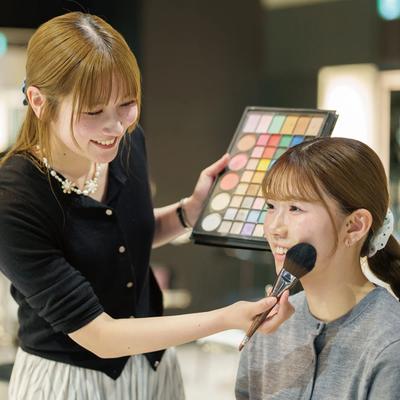 日本トップレベルの実習サロン　大村美容ファッション専門学校