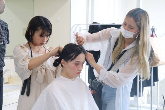 ヘアメイクアップアーティスト