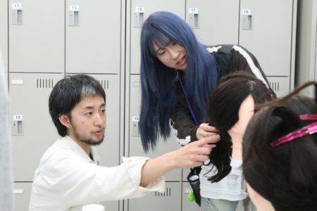 プロの美容師から直接学べる！ ヘアメイクアップアーティスト科1年生『ヘアアレンジ授業』をレポート🎀
