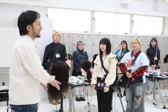 プロの美容師から直接学べる！ ヘアメイクアップアーティスト科1年生『ヘアアレンジ授業』をレポート🎀