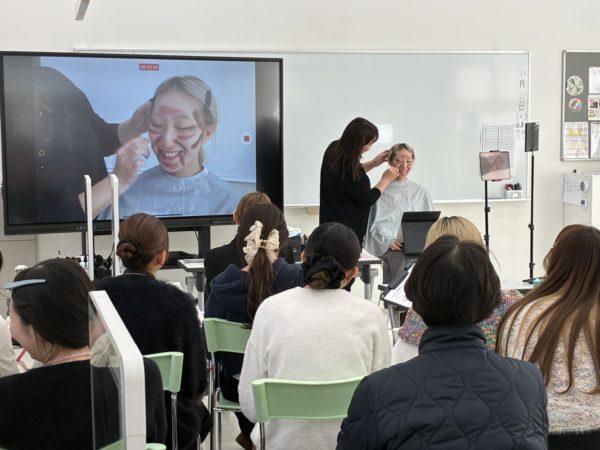 【Chacott特別授業】光と影で“リアルな年齢感”をつくる。メイクアップ科2年生が「老けメイク」に挑戦！