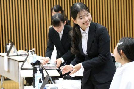 美容部員を目指す高校生必見｜レソナ天神で開催された接客コンテスト