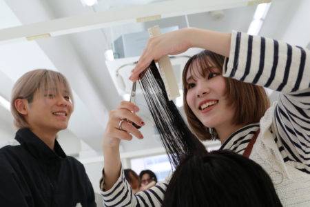トップスタイリスト科の外部講師授業！国際ライセンス「City＆Guilds」＆最新パーマ技術を学ぶ