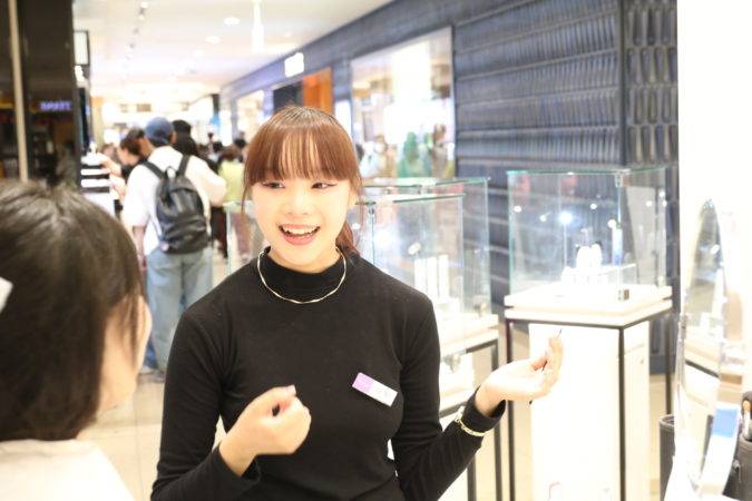 【メイクアップ科2年】博多阪急イベント開催中！人気コスメ体験＆パーソナルカラー診断を実施